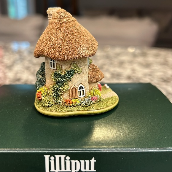 Lilliput Lane The Toadstool - Picture 5 of 9